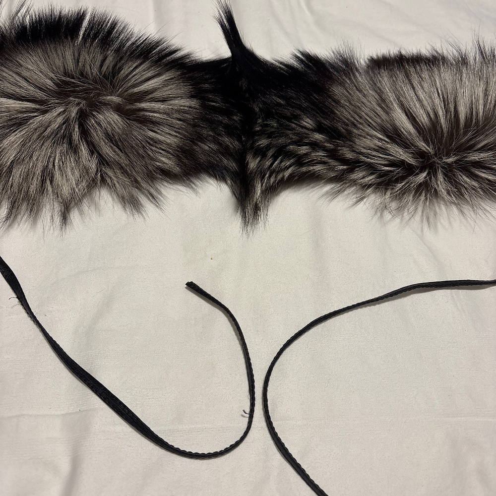 Gorgeous Natural Fox Tie Collar